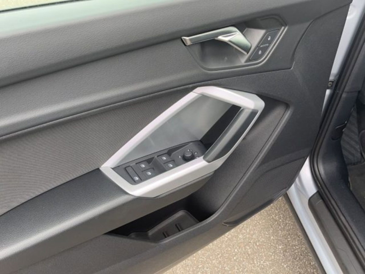 Audi Q3 35 TDI quattro S tronic Business (13)