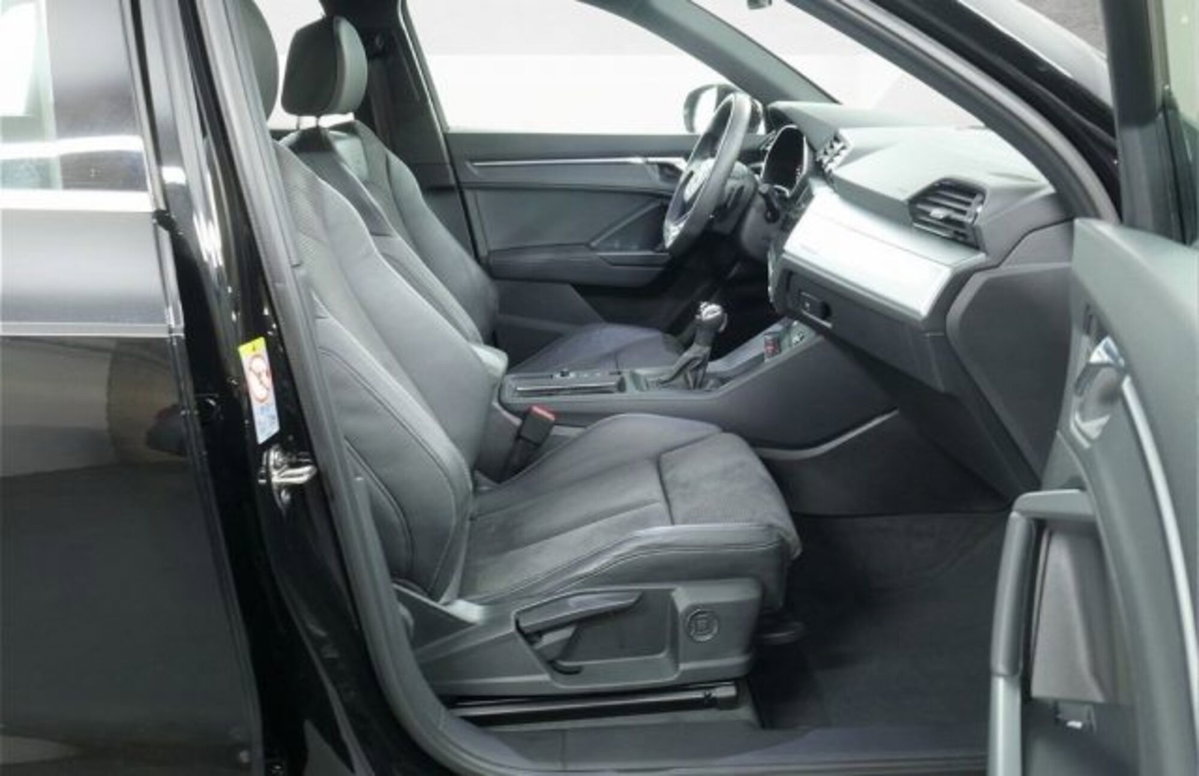 Audi Q3 45 TFSI quattro S tronic S line edition (3)