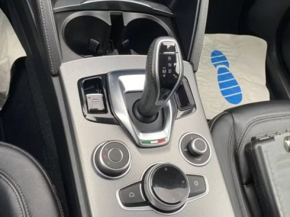Alfa Romeo Stelvio Stelvio 2.0 Turbo 200 CV AT8 Q4 Sprint (11)