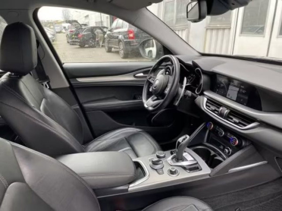 Alfa Romeo Stelvio Stelvio 2.0 Turbo 200 CV AT8 Q4 Sprint (12)