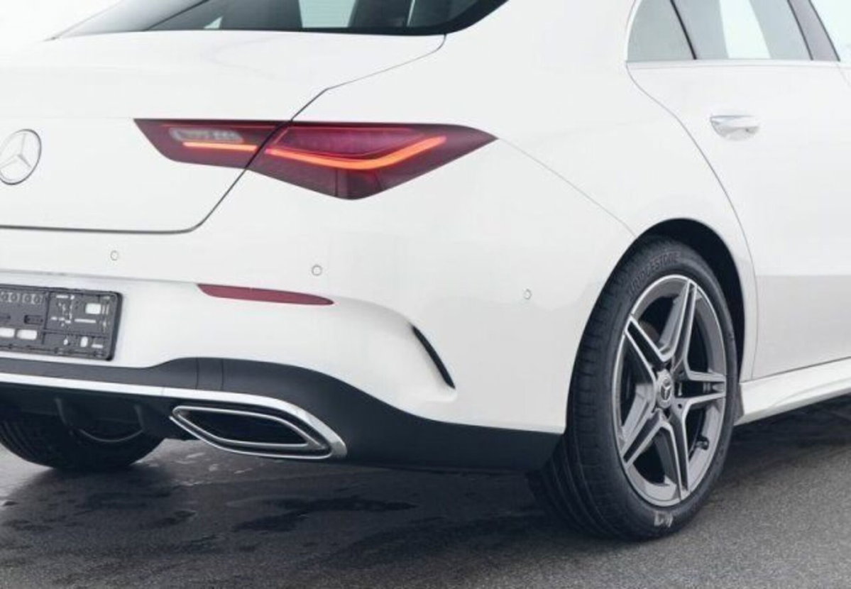 Mercedes-Benz CLA 200 d Premium (4)