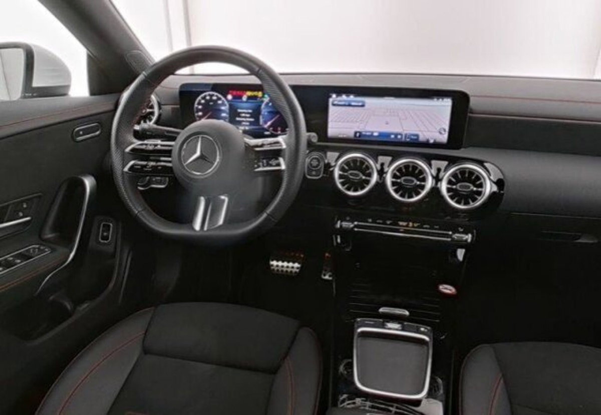 Mercedes-Benz CLA 200 d Premium (5)