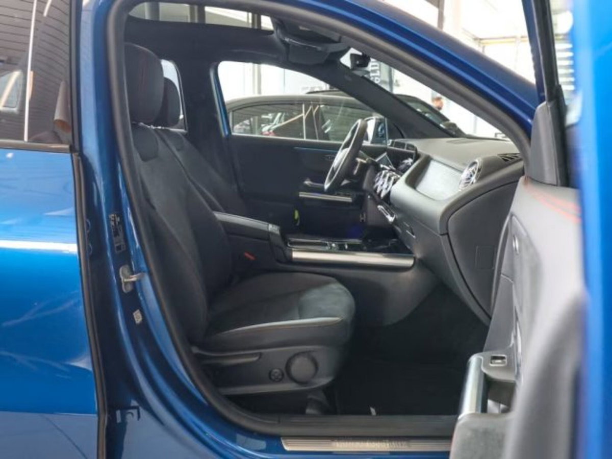 Mercedes-Benz GLA SUV 220 d AMG Line Premium Plus 4matic auto (5)