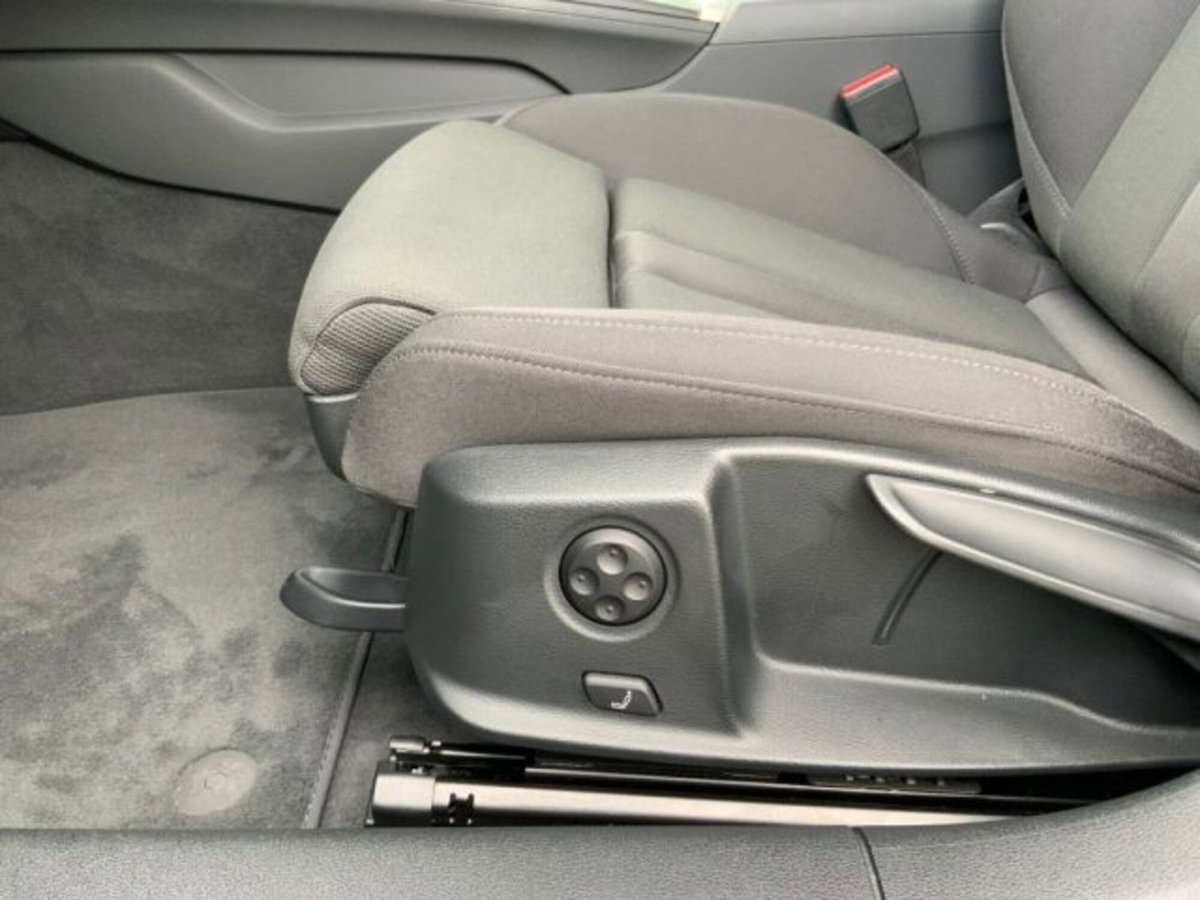 Audi A4 Avant 40 TDI quattro S tronic S line edition (10)
