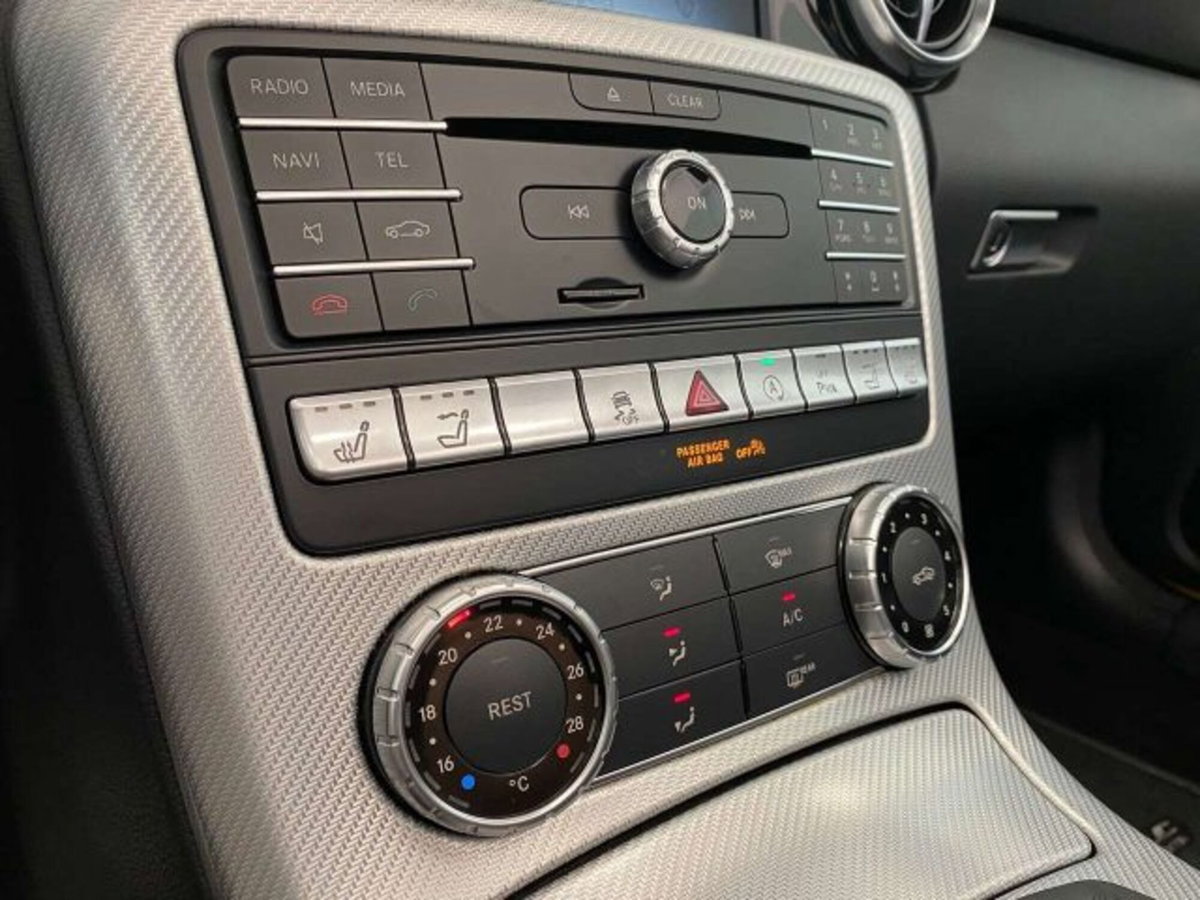Mercedes-Benz SLC 200 AMG line (14)
