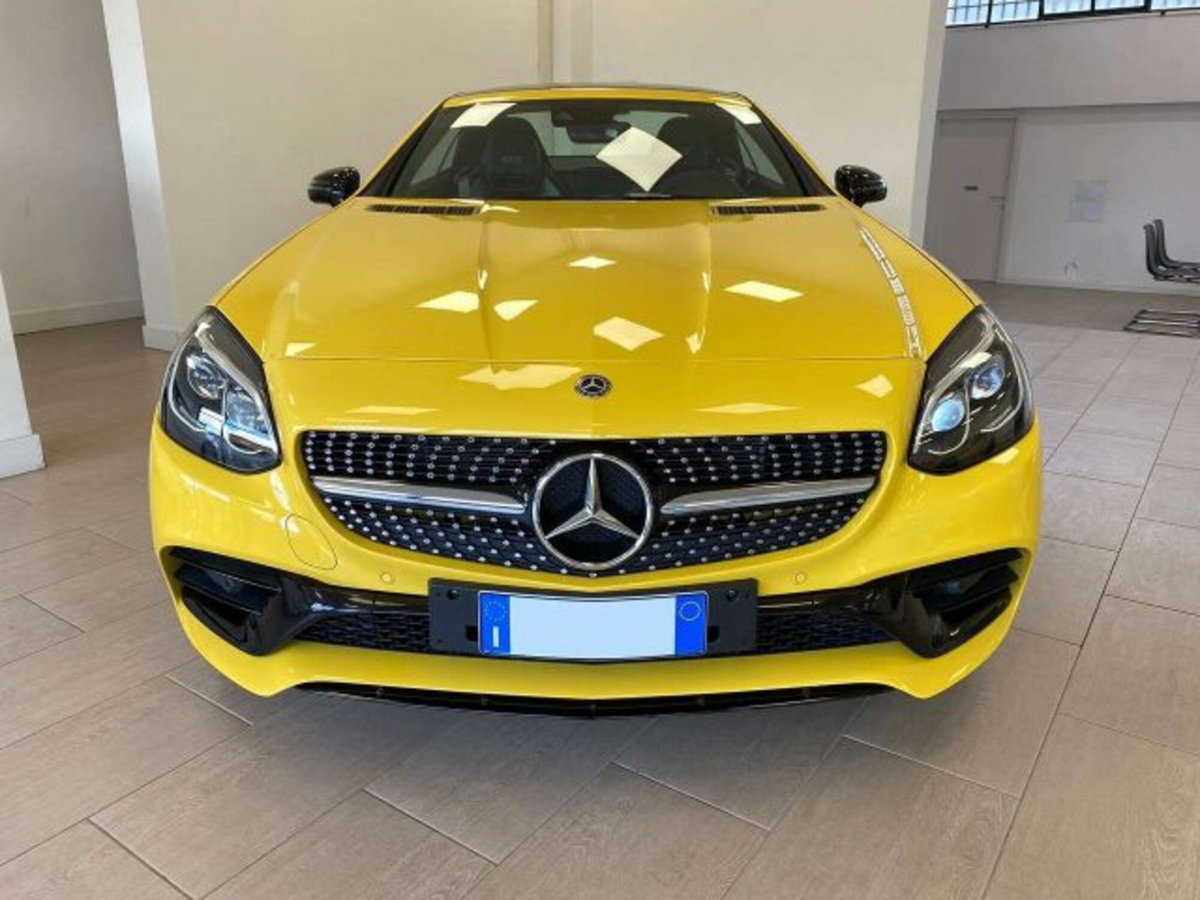 Mercedes-Benz SLC 200 AMG line (2)