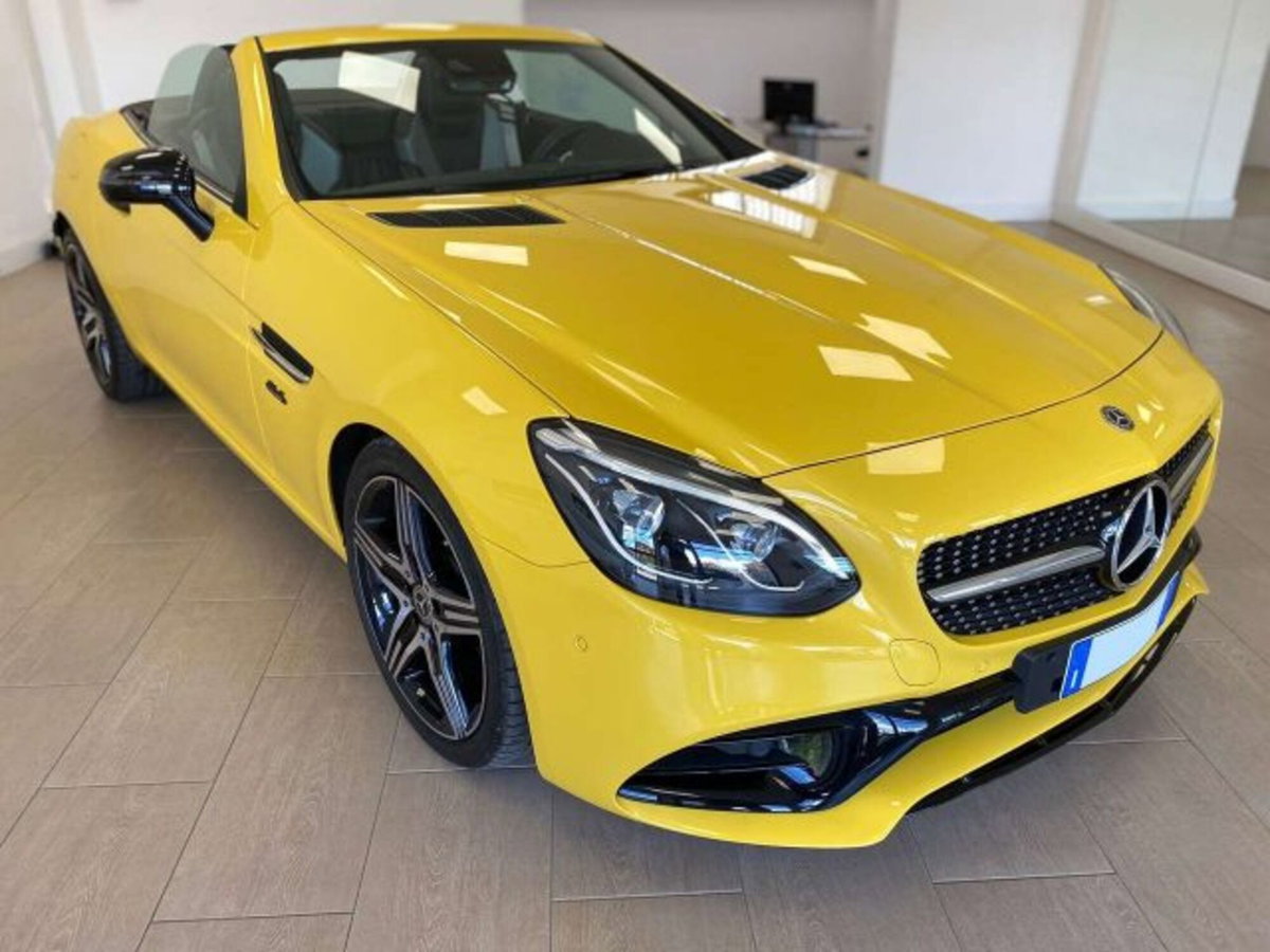 Mercedes-Benz SLC 200 AMG line (3)