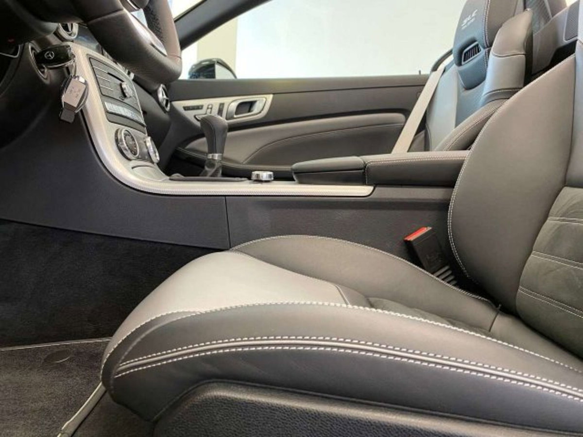 Mercedes-Benz SLC 200 AMG line (9)