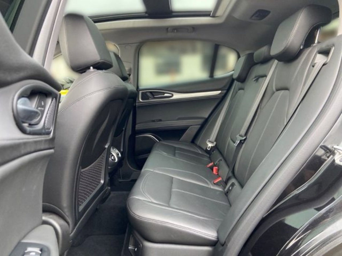 Alfa Romeo Stelvio Stelvio 2.0 Turbo 200 CV AT8 Q4 Super Business (13)