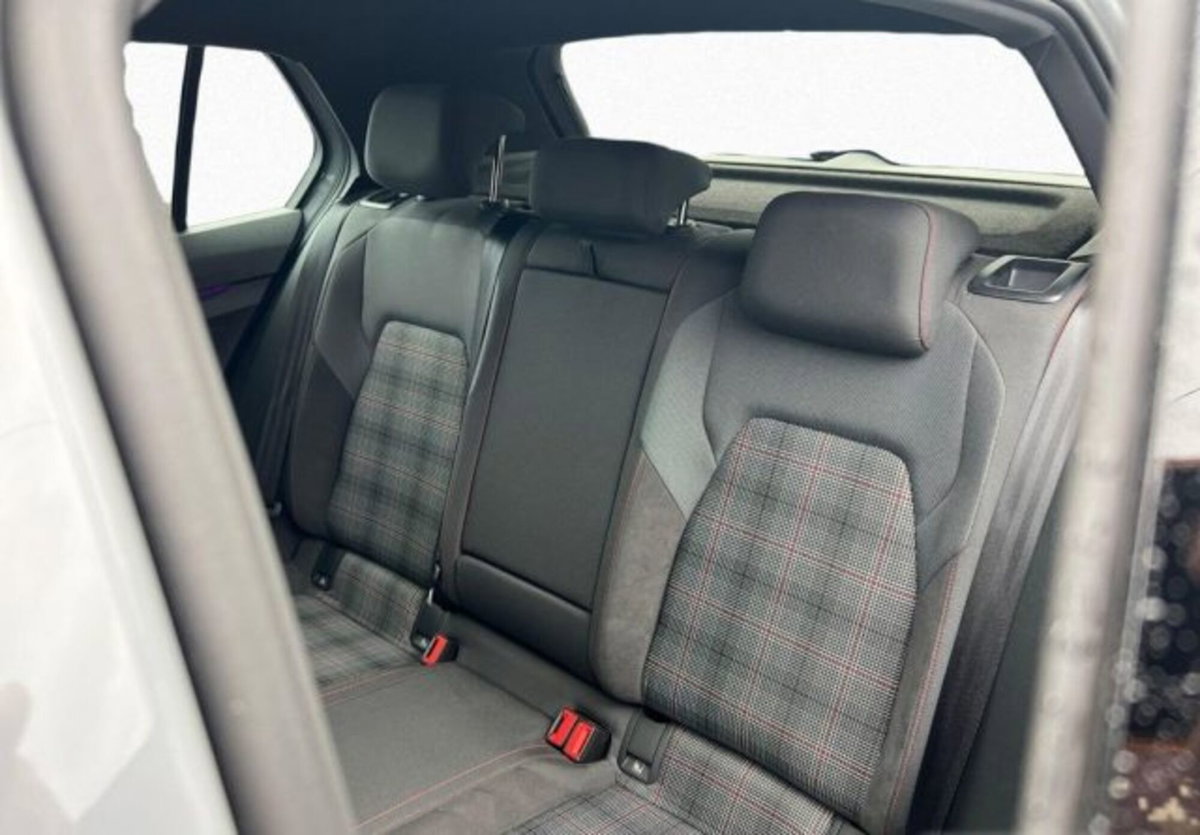 Volkswagen Golf 2.0 tsi GTI MT Ultimate 245cv (11)