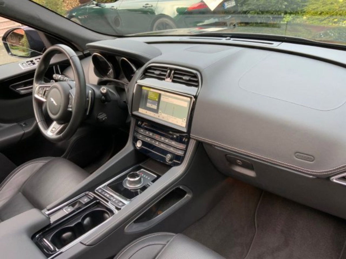 Jaguar F-Pace 2.0 250 CV AWD aut. R-Sport (10)
