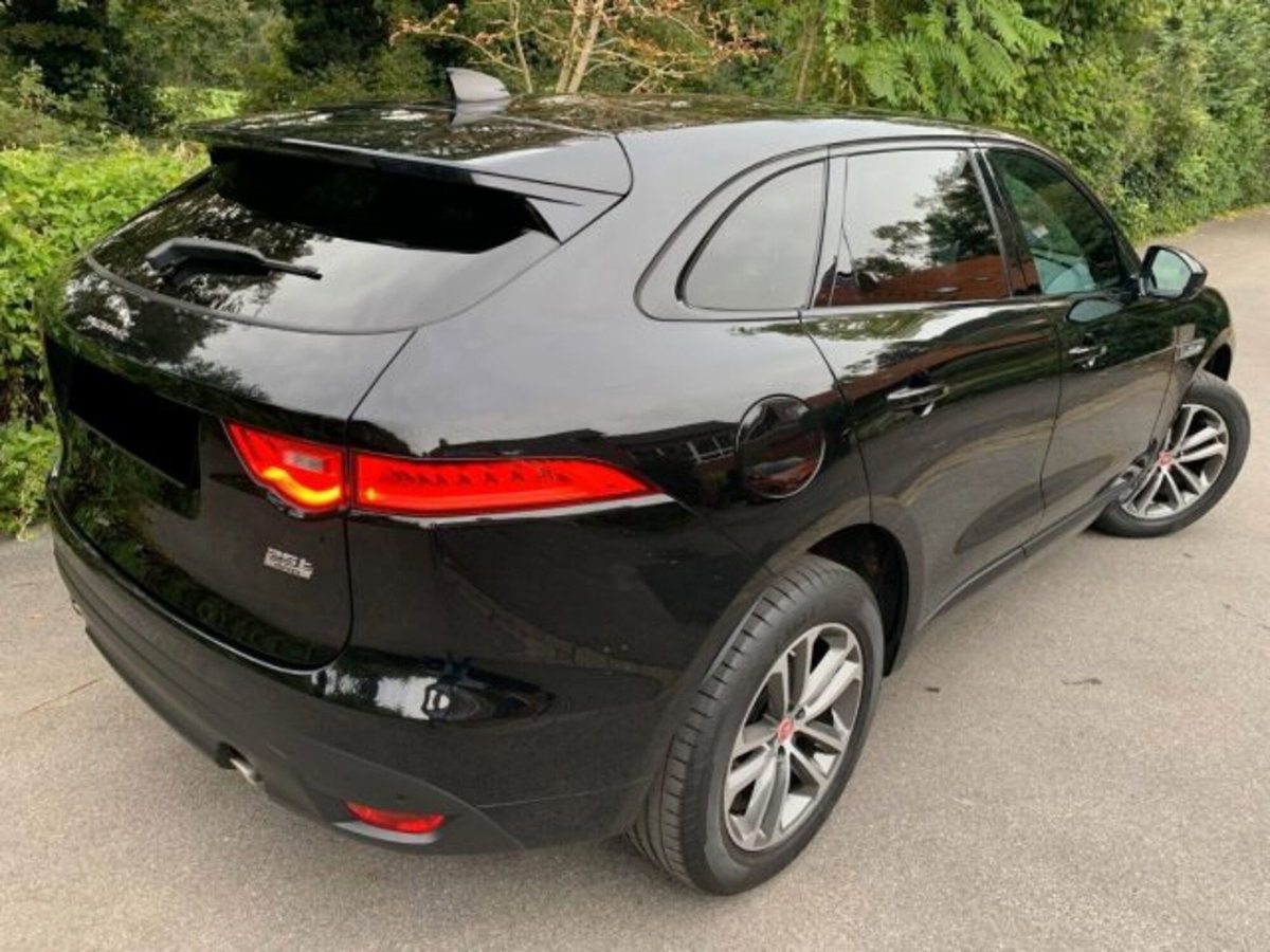 Jaguar F-Pace 2.0 250 CV AWD aut. R-Sport (3)
