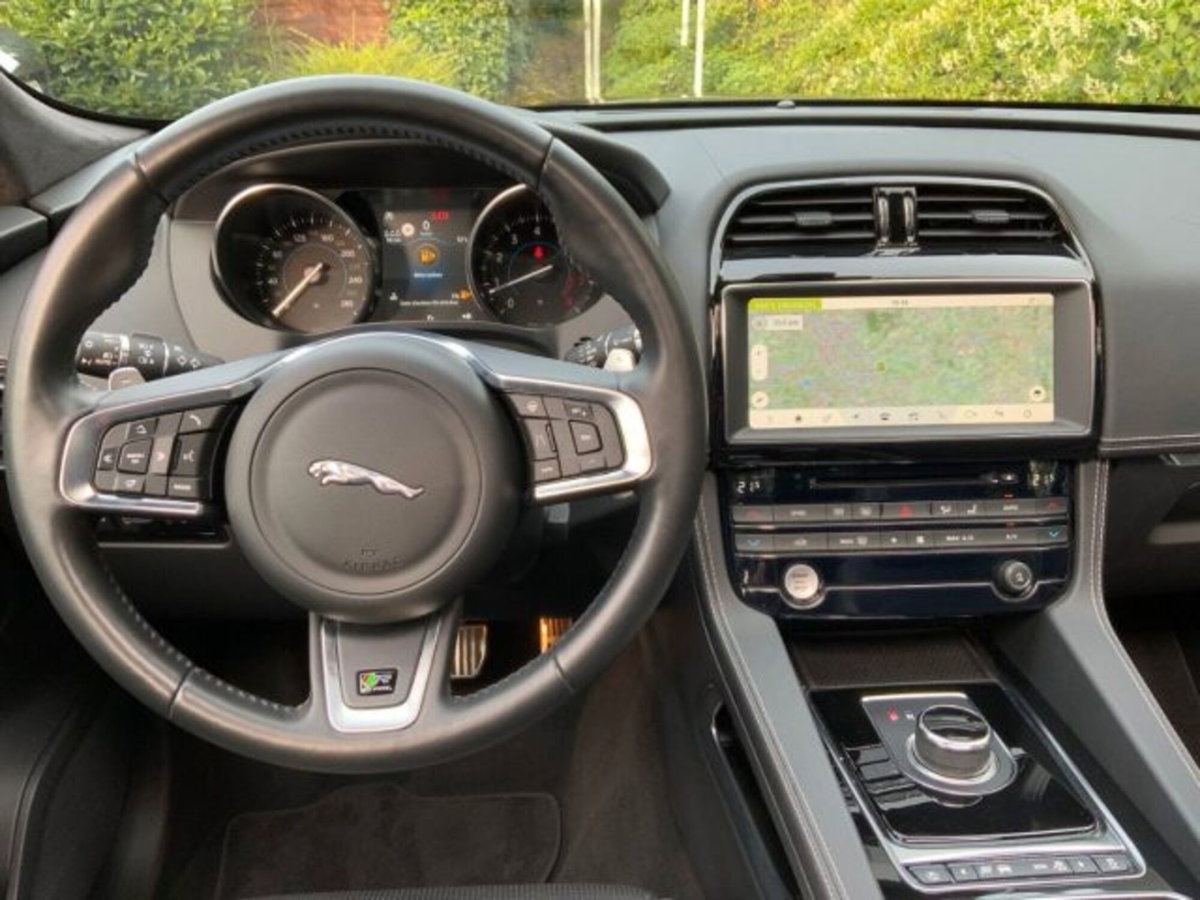 Jaguar F-Pace 2.0 250 CV AWD aut. R-Sport (7)