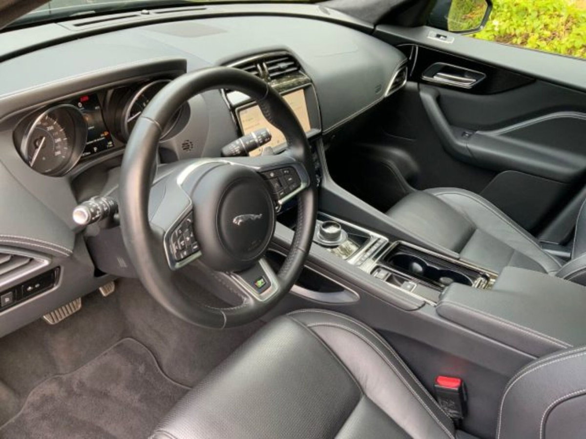 Jaguar F-Pace 2.0 250 CV AWD aut. R-Sport (8)