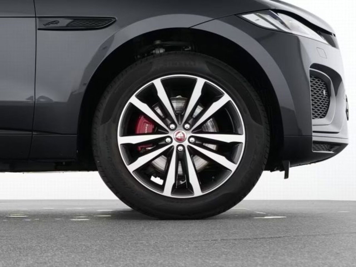 Jaguar F-Pace 2.0 250 CV AWD aut. R-Dynamic SE (18)