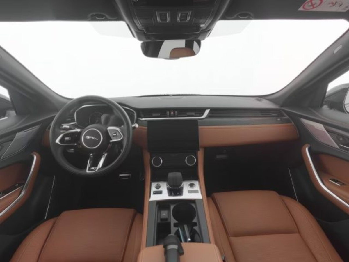 Jaguar F-Pace 2.0 250 CV AWD aut. R-Dynamic SE (3)