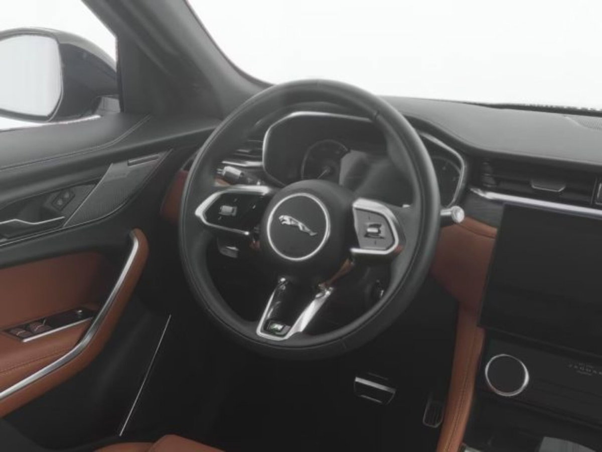 Jaguar F-Pace 2.0 250 CV AWD aut. R-Dynamic SE (5)