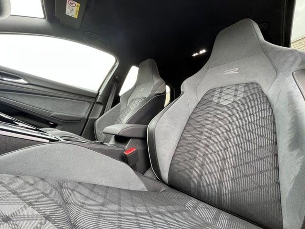 Volkswagen Golf 2.0 TDI 150 CV DSG SCR R-Line (8)