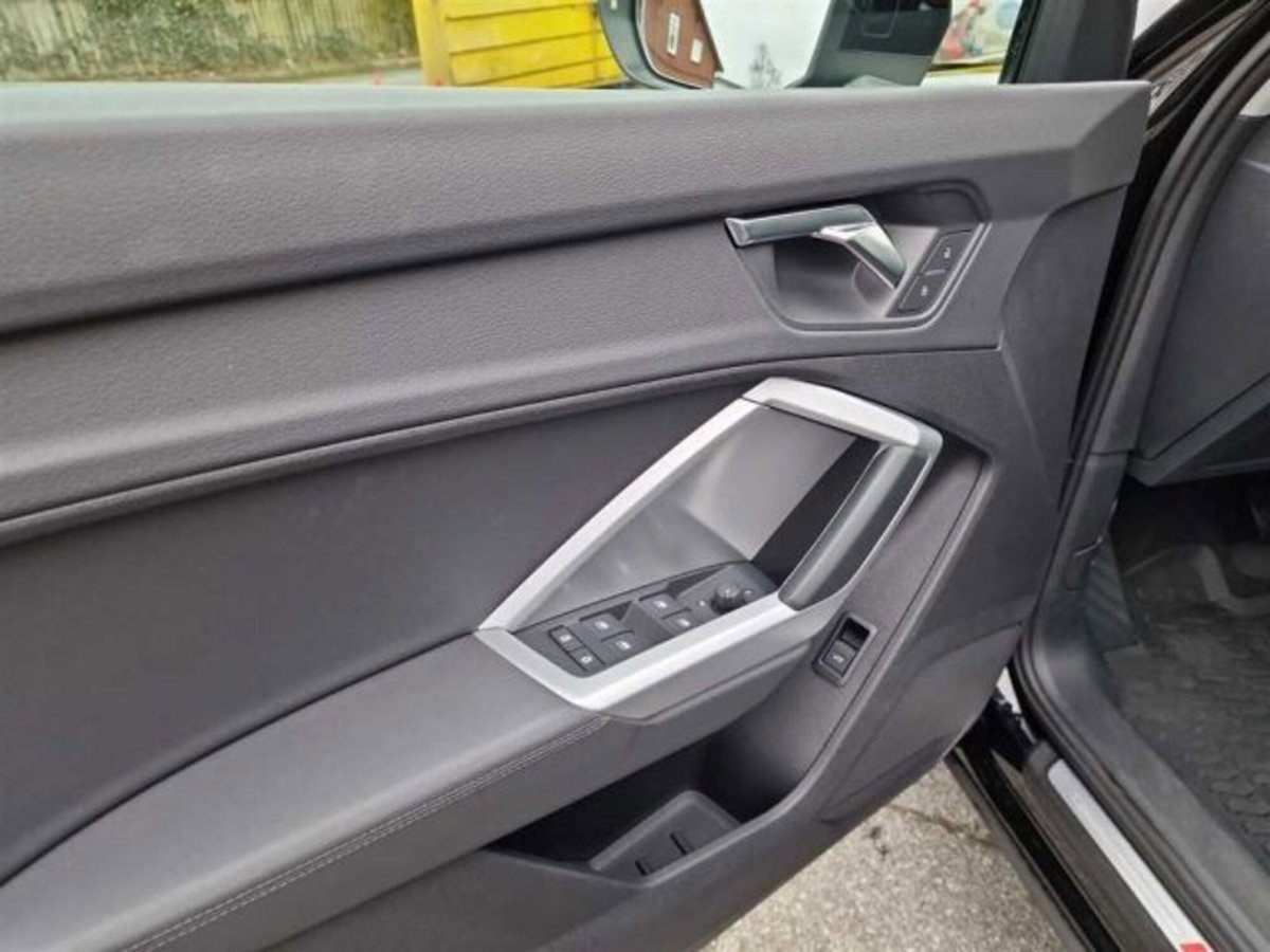 Audi Q3 Sportback 40 TFSI S tronic quattro edition (8)