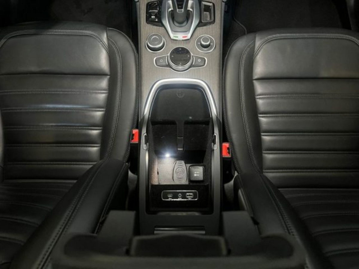 Alfa Romeo Stelvio Stelvio 2.2 Turbodiesel 210 CV AT8 Q4 Ti (10)