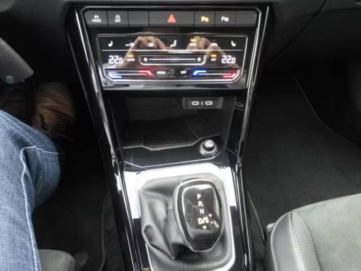 Volkswagen T-Roc 2.0 tdi R-Line 4motion 150cv dsg (10)
