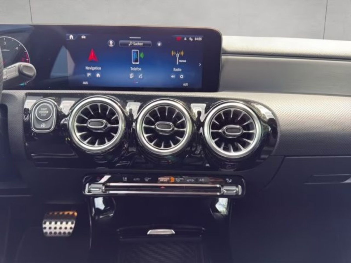 Mercedes-Benz Classe A 180 d AMG Line Premium Plus auto (13)