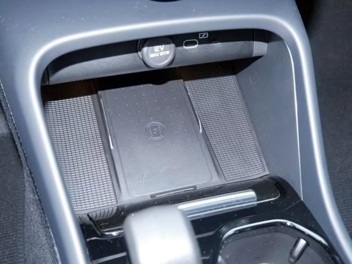 Volvo XC40 Recharge Pure Electric Single Motor FWD Plus (10)