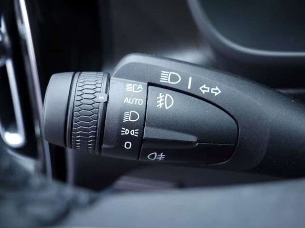 Volvo XC40 Recharge Pure Electric Single Motor FWD Plus (12)