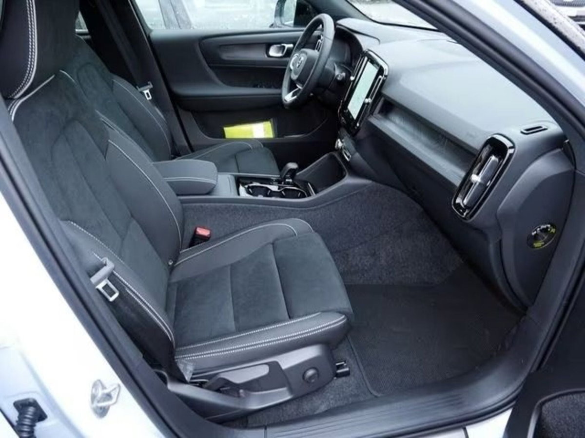 Volvo XC40 Recharge Pure Electric Single Motor FWD Plus (13)