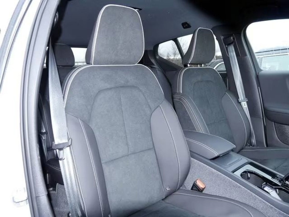 Volvo XC40 Recharge Pure Electric Single Motor FWD Plus (14)
