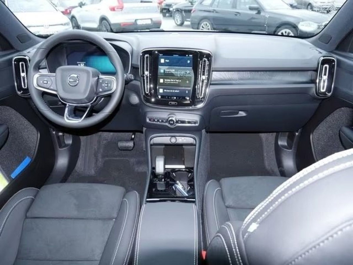 Volvo XC40 Recharge Pure Electric Single Motor FWD Plus (15)