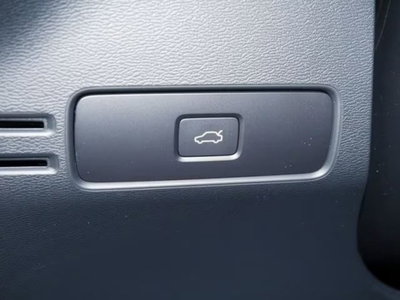 Volvo XC40 Recharge Pure Electric Single Motor FWD Plus (18)
