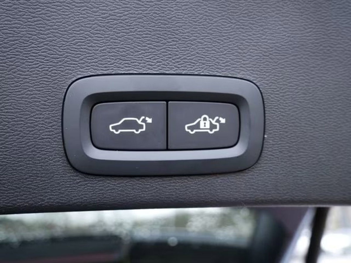 Volvo XC40 Recharge Pure Electric Single Motor FWD Plus (19)