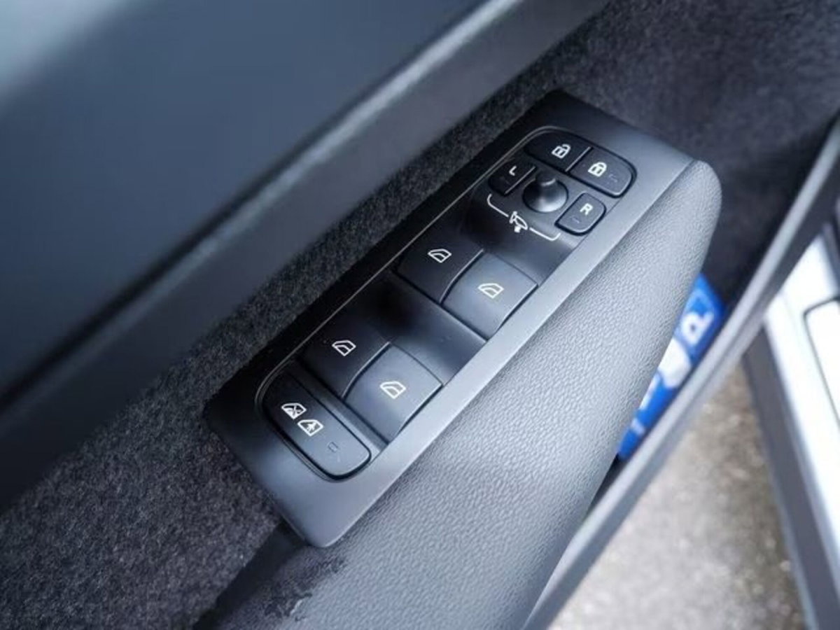 Volvo XC40 Recharge Pure Electric Single Motor FWD Plus (4)