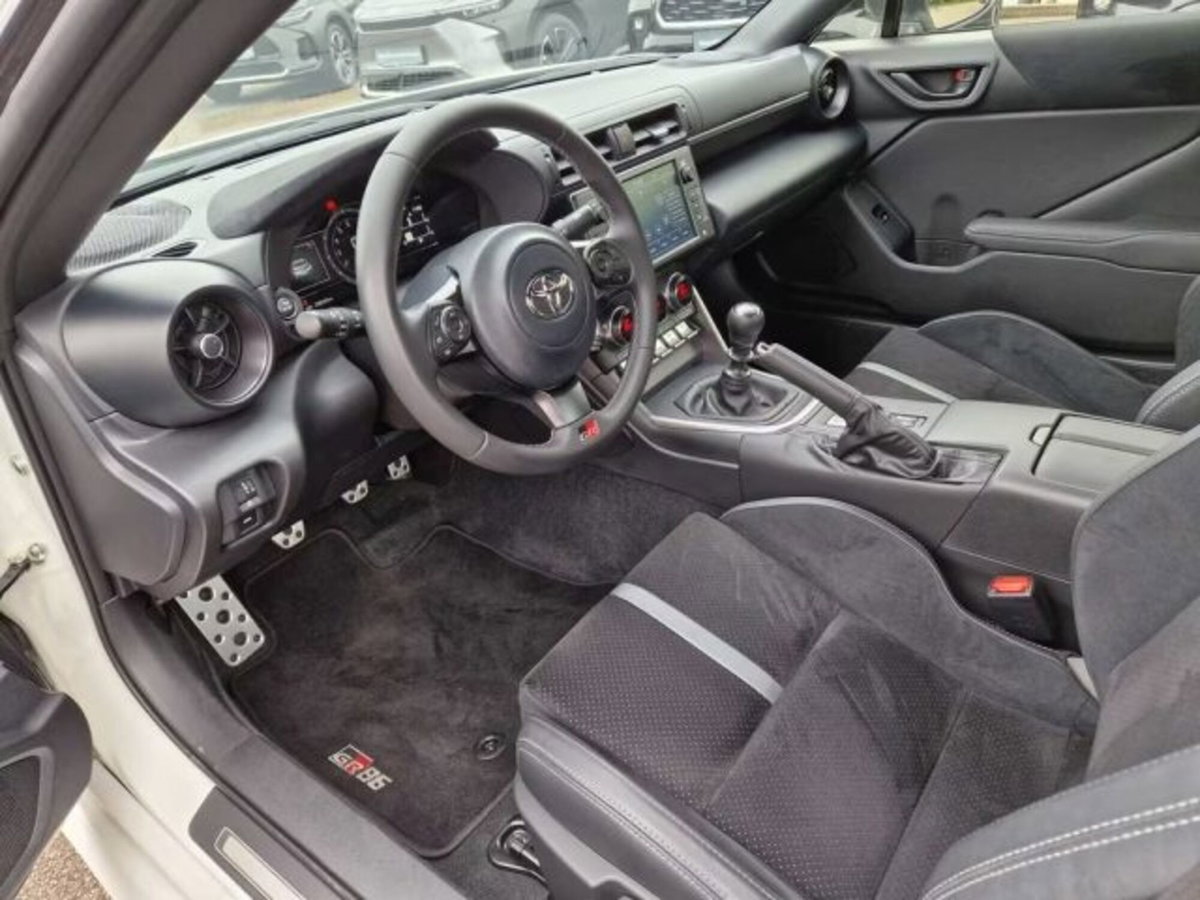 Toyota GR86 2.Premium Sport A/T (9)