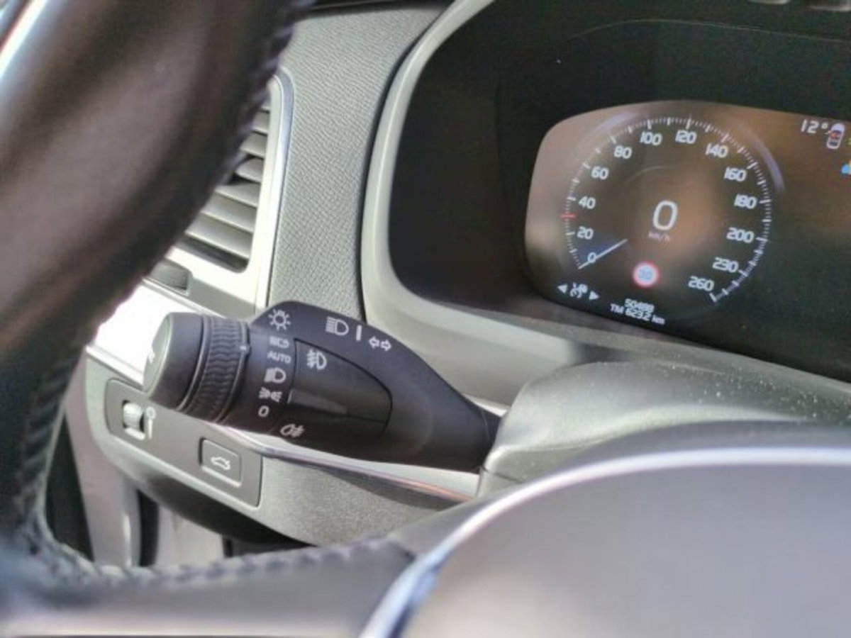 Volvo XC90 B5 (d) AWD Geartronic Momentum Pro (14)