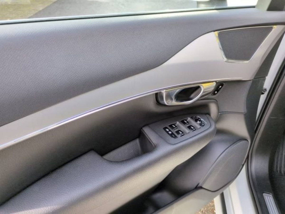 Volvo XC90 B5 (d) AWD Geartronic Momentum Pro (6)