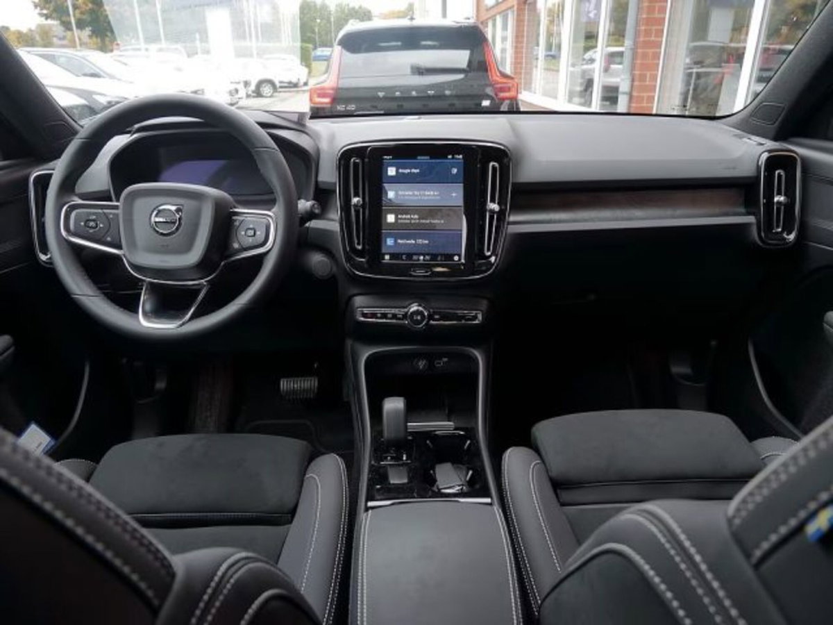 Volvo XC40 B3 automatico Core (11)