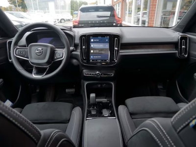 Volvo XC40 B3 automatico Core (11)