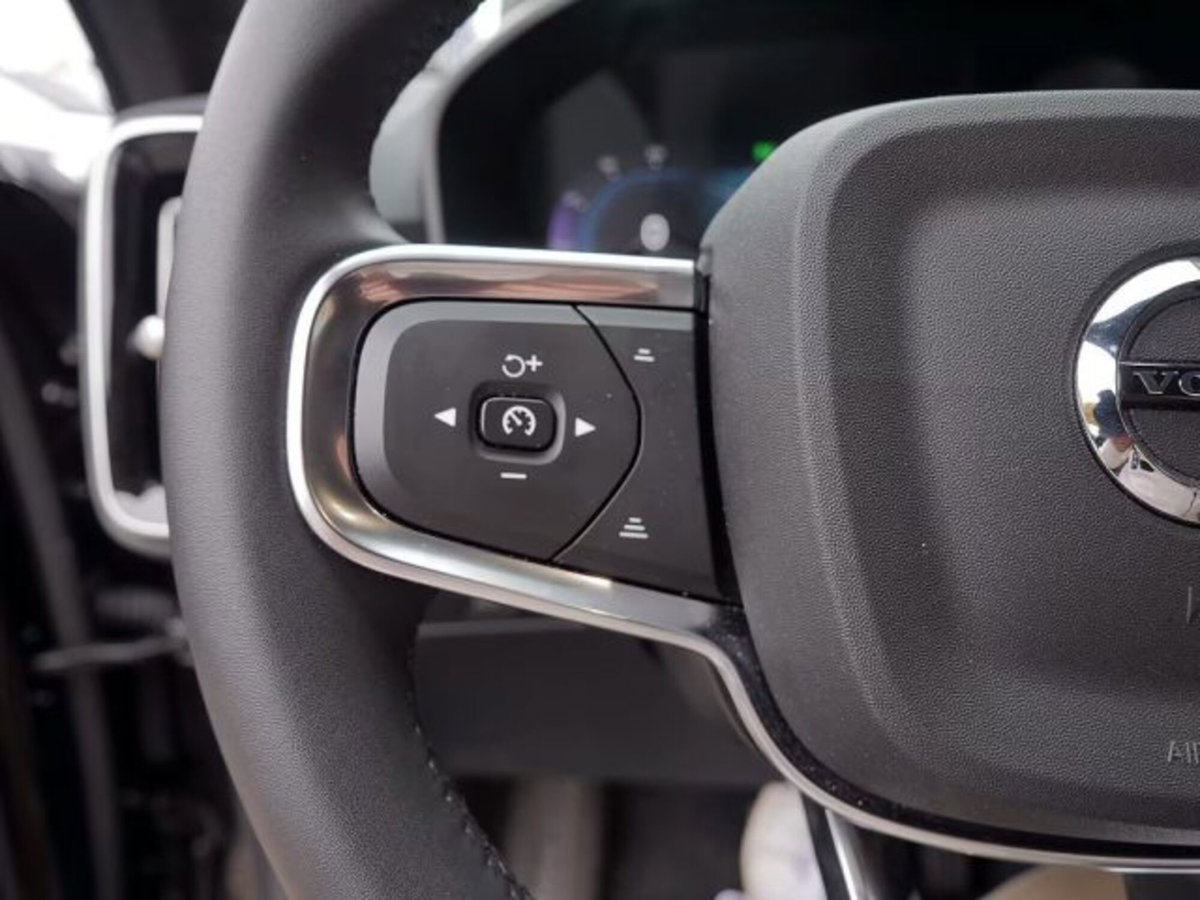 Volvo XC40 B3 automatico Core (13)