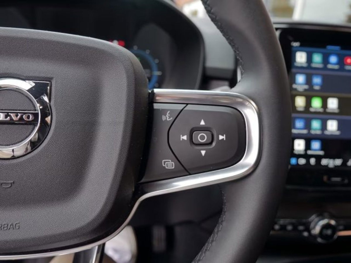 Volvo XC40 B3 automatico Core (14)
