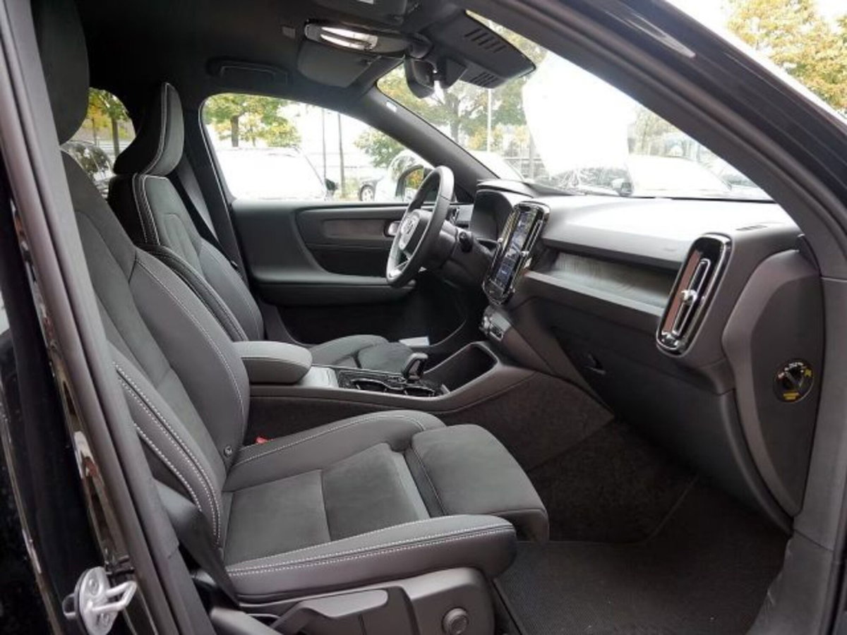 Volvo XC40 B3 automatico Core (7)
