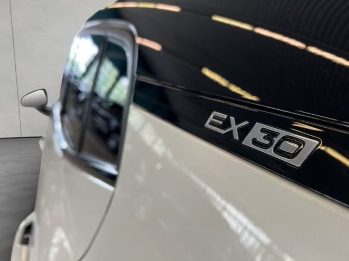 Volvo EX30 Twin Motor Performance Ultra awd (4)