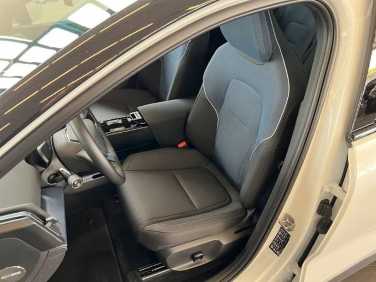 Volvo EX30 Twin Motor Performance Ultra awd (9)