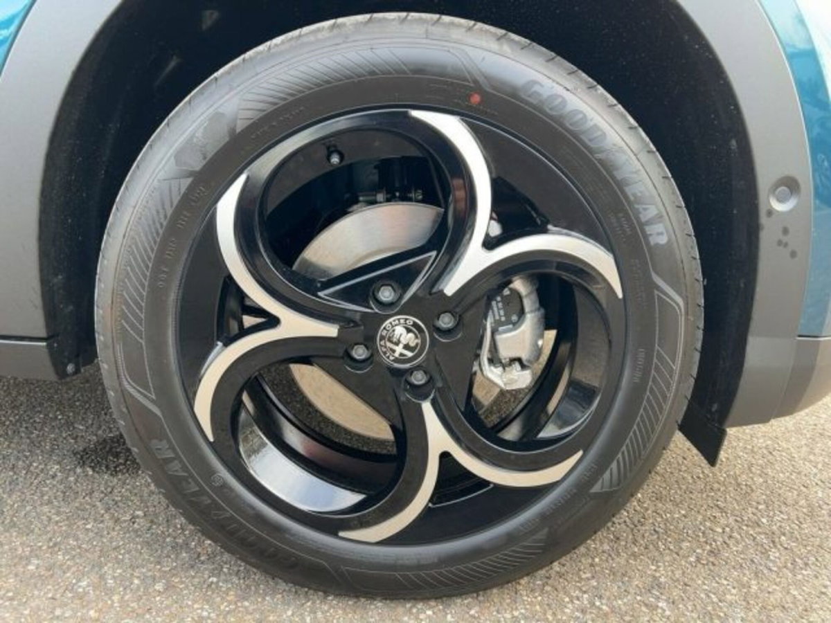 Alfa Romeo Junior elettrica Speciale 156cv (7)