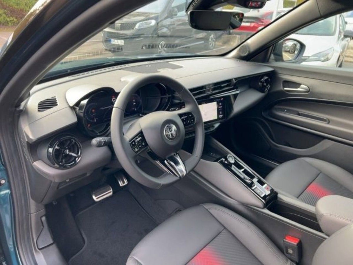 Alfa Romeo Junior elettrica Speciale 156cv (8)