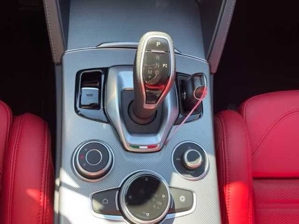 Alfa Romeo Stelvio Stelvio 2.0 Turbo 200 CV AT8 Q4 Sprint (11)