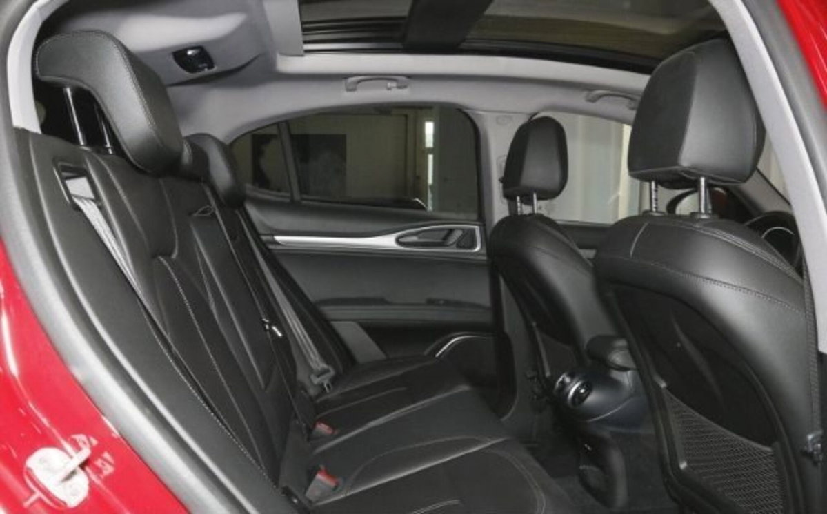Alfa Romeo Stelvio Stelvio 2.0 Turbo 200 CV AT8 Q4 Sprint (7)
