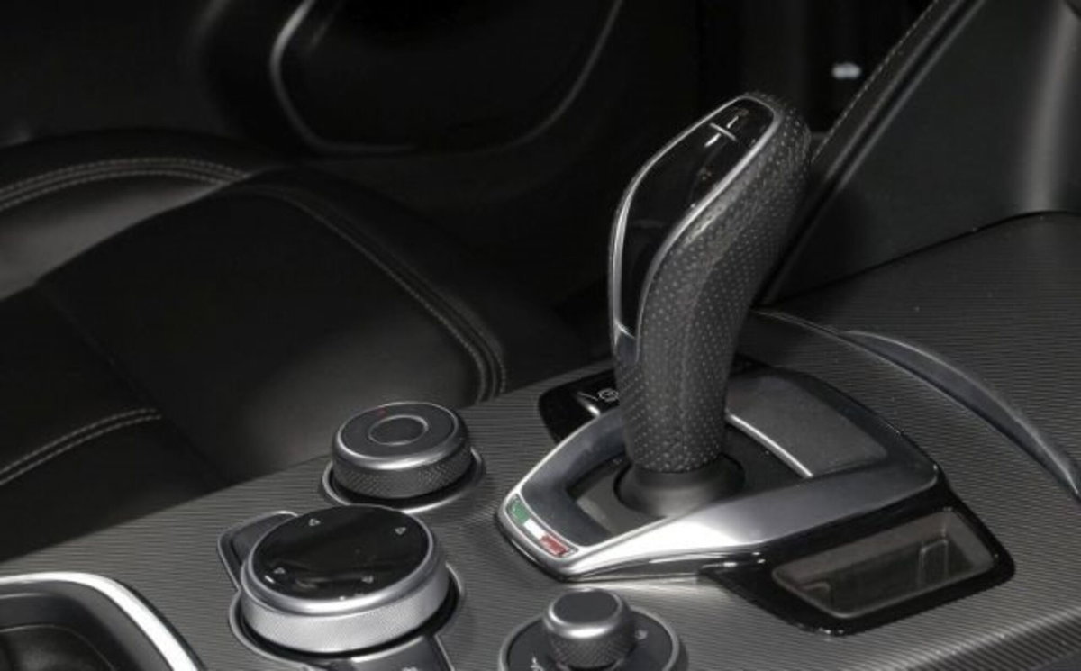Alfa Romeo Stelvio Stelvio 2.0 Turbo 200 CV AT8 Q4 Sprint (9)