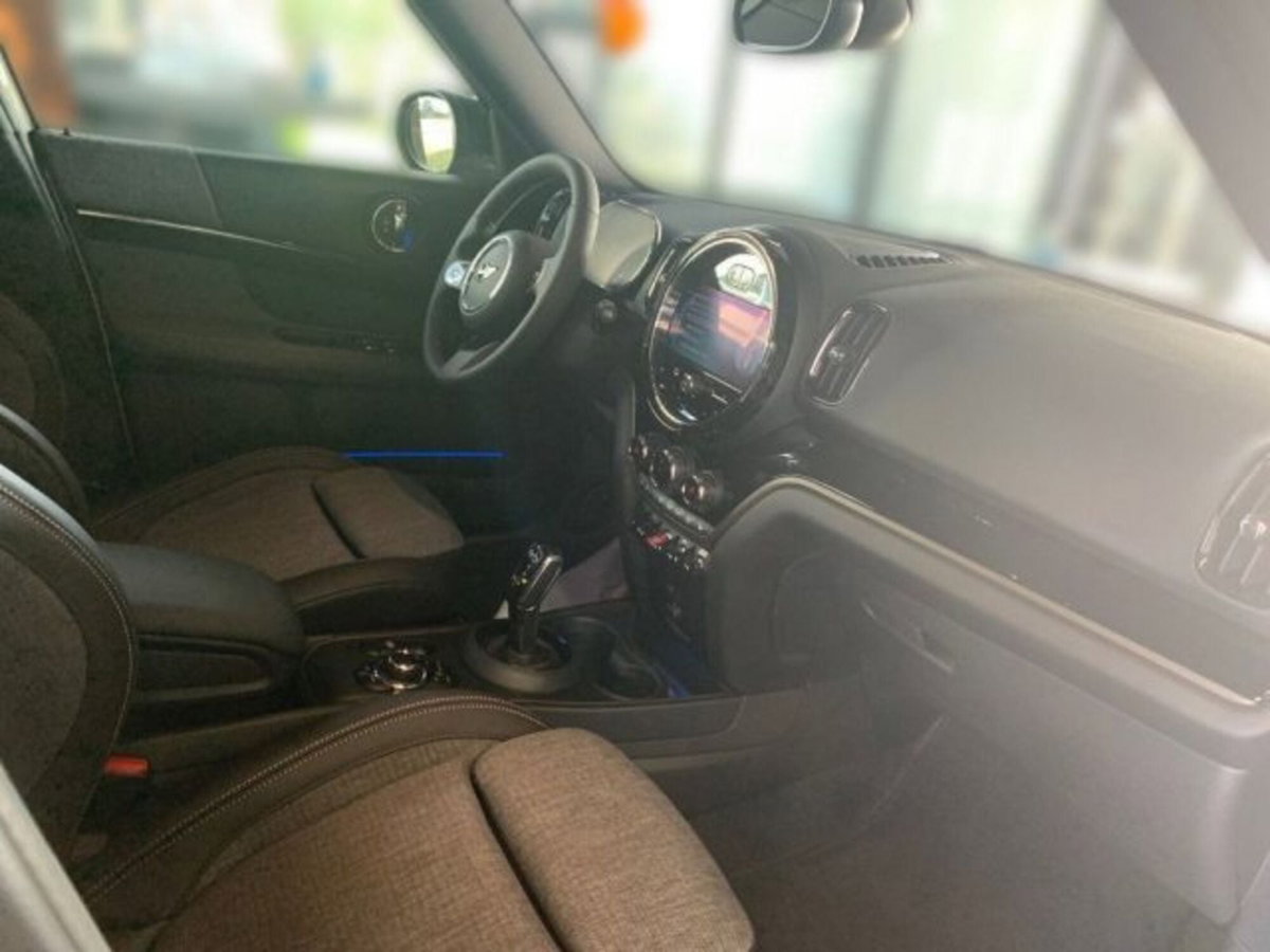 MINI Mini Countryman 2.0 Cooper D Essential Countryman (5)